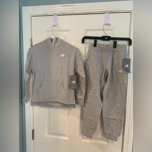 NWT New Balance jogger/hoodie set size SM 7/8